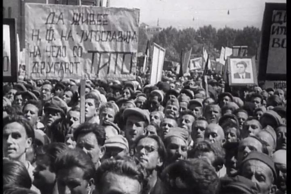 Оваа сабота на Cinesquare историскиот документарец ПЕТ ГОДИНИ НРМ (Народна Република Македонија)